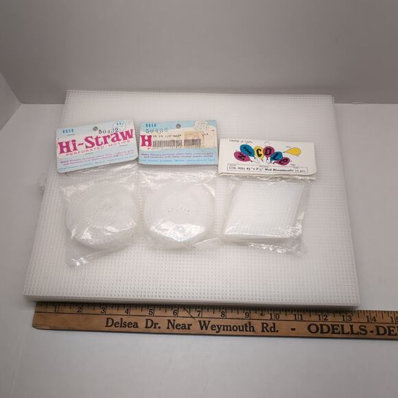 Lot of 22 D Sign R Plastic Canvas Sheets 10.5" x 13.5" plus 3 Packs Of Shapes - Picture 4 of 5